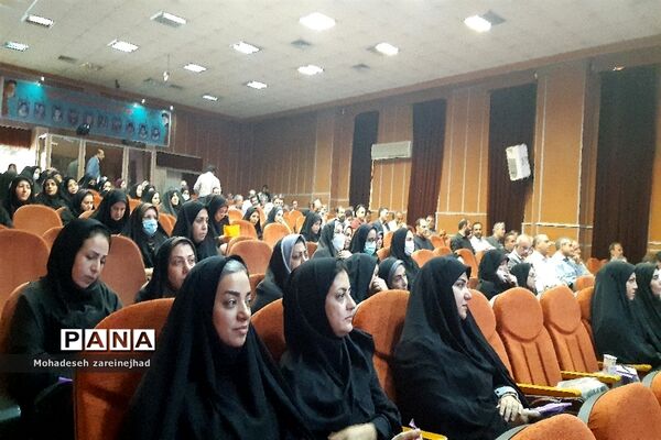 جلسه هم‌اندیشی مدیران مدارس شهرستان قرچک