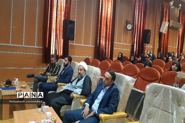 جلسه هم‌اندیشی مدیران مدارس شهرستان قرچک