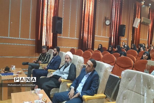 جلسه هم‌اندیشی مدیران مدارس شهرستان قرچک
