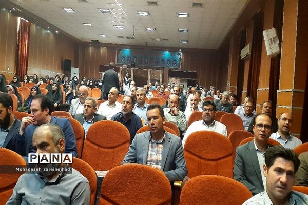 جلسه هم‌اندیشی مدیران مدارس شهرستان قرچک