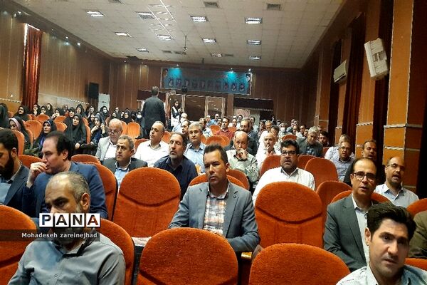 جلسه هم‌اندیشی مدیران مدارس شهرستان قرچک