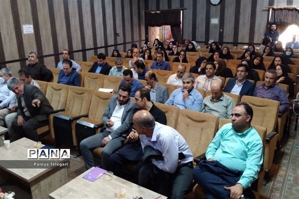 ‌برگزاری جلسه کارگروه مدیران مدارس ابتدایی و متوسطه‌ اول‌ و‌ دوم در شهرستان قرچک