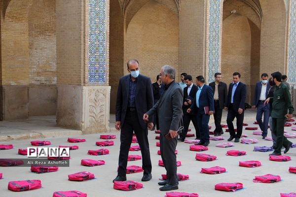 اجرای طرح توکاد و اهدای بسته‌های لوازم‌التحریر به دانش‌آموزان نیازمند در فارس