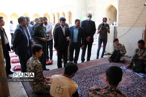 اجرای طرح توکاد و اهدای بسته‌های لوازم‌التحریر به دانش‌آموزان نیازمند در فارس