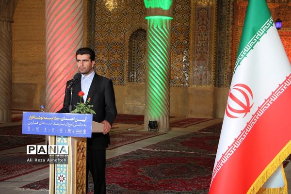 اجرای طرح توکاد و اهدای بسته‌های لوازم‌التحریر به دانش‌آموزان نیازمند در فارس