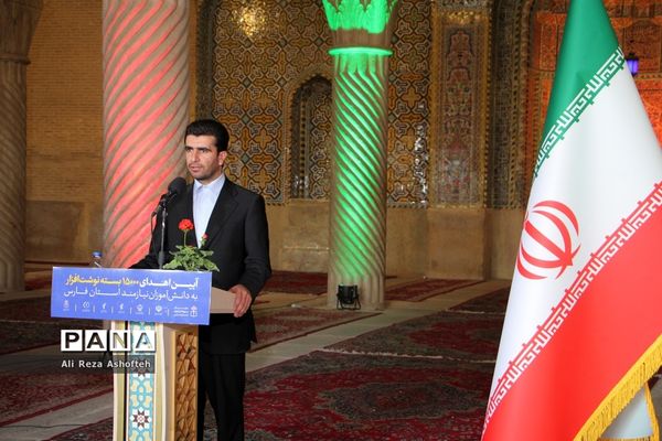 اجرای طرح توکاد و اهدای بسته‌های لوازم‌التحریر به دانش‌آموزان نیازمند در فارس