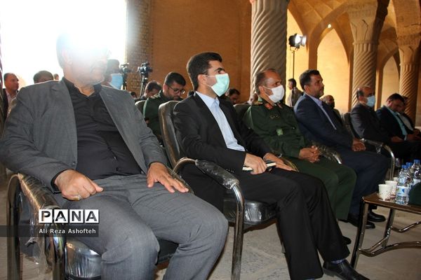 اجرای طرح توکاد و اهدای بسته‌های لوازم‌التحریر به دانش‌آموزان نیازمند در فارس