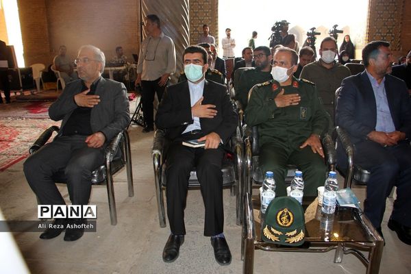 اجرای طرح توکاد و اهدای بسته‌های لوازم‌التحریر به دانش‌آموزان نیازمند در فارس