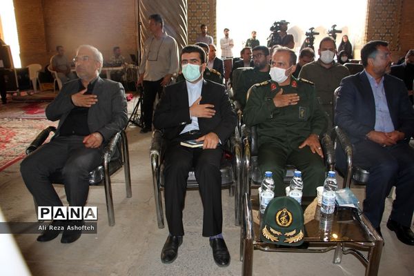 اجرای طرح توکاد و اهدای بسته‌های لوازم‌التحریر به دانش‌آموزان نیازمند در فارس