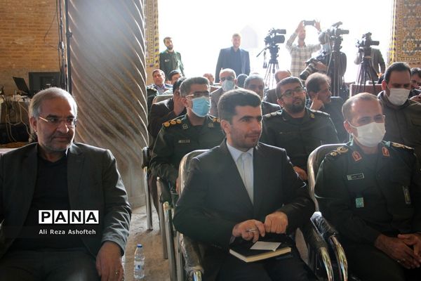 اجرای طرح توکاد و اهدای بسته‌های لوازم‌التحریر به دانش‌آموزان نیازمند در فارس