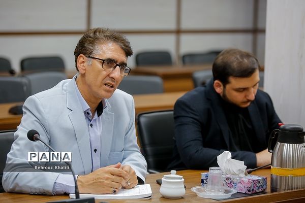 جلسه هماهنگی سازمان دانش‌آموزی و کمیته امداد برای اجرای آیین «شور عاطفه‌ها»