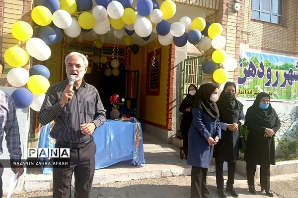 برگزاری جشن شکوفه‌ها در دبستان ایمان رودهن