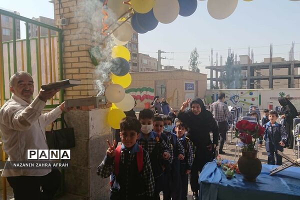 برگزاری جشن شکوفه‌ها در دبستان ایمان رودهن