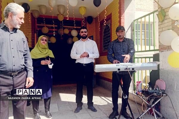 برگزاری جشن شکوفه‌ها در دبستان ایمان رودهن
