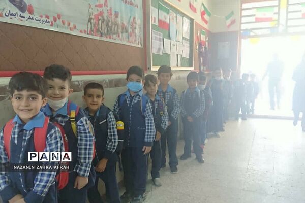 برگزاری جشن شکوفه‌ها در دبستان ایمان رودهن