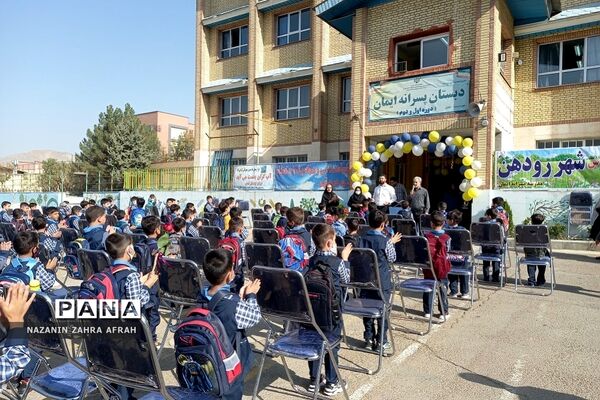 برگزاری جشن شکوفه‌ها در دبستان ایمان رودهن