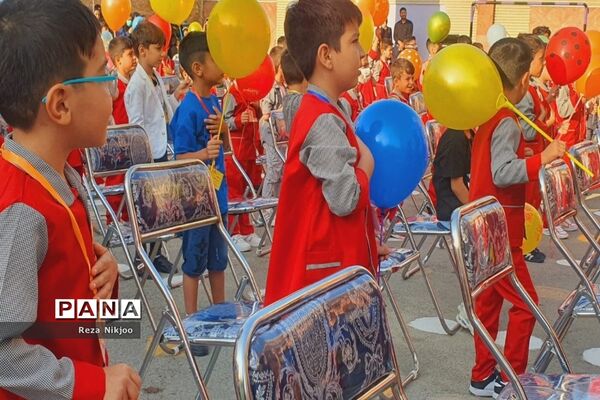 مراسم نمادین جشن غنچه‌ها در شهرستان بهارستان