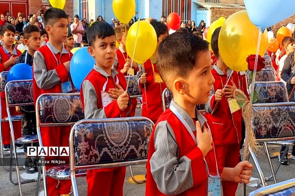 مراسم نمادین جشن غنچه‌ها در شهرستان بهارستان