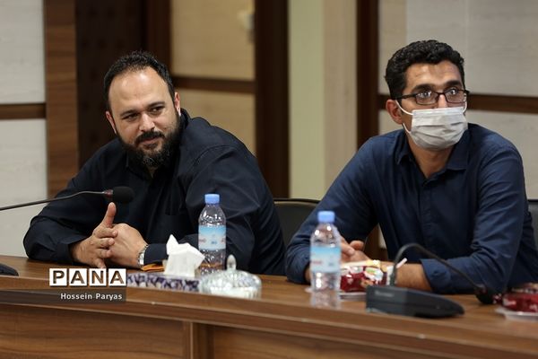 نشست صمیمانه قائم مقام سازمان دانش‌آموزی با همکاران سازمان