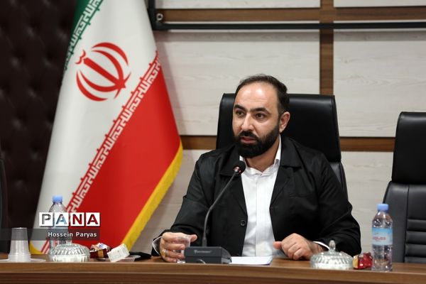 نشست صمیمانه قائم مقام سازمان دانش‌آموزی با همکاران سازمان