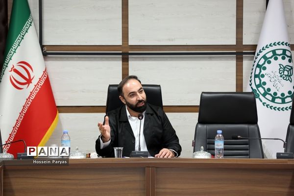 نشست صمیمانه قائم مقام سازمان دانش‌آموزی با همکاران سازمان