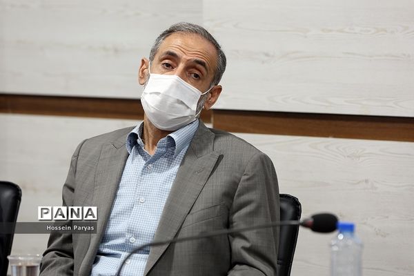 نشست صمیمانه قائم مقام سازمان دانش‌آموزی با همکاران سازمان