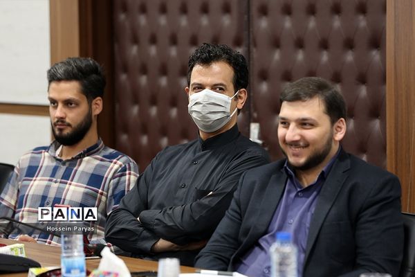 نشست صمیمانه قائم مقام سازمان دانش‌آموزی با همکاران سازمان