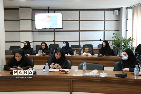 نشست صمیمانه قائم مقام سازمان دانش‌آموزی با همکاران سازمان