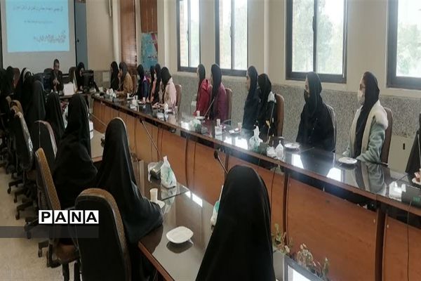 نشست صمیمی مدیر سازمان دانش‌آموزی استان اصفهان با خبرنگاران پانا‌ و اعضای مجلس دانش‌آموزی نجف آباد