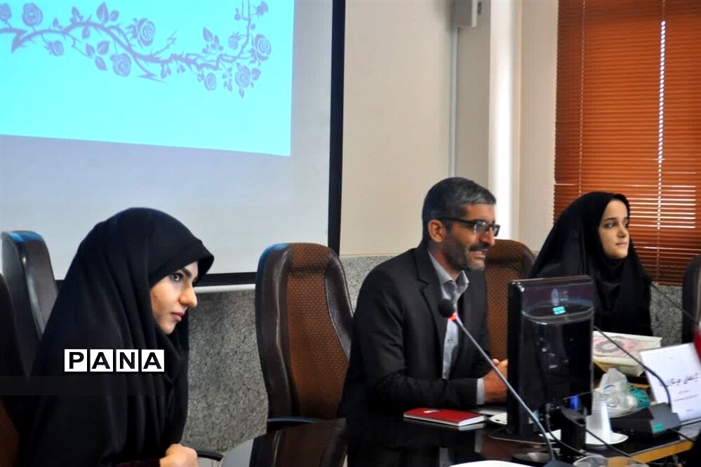 نشست صمیمی مدیر سازمان دانش‌آموزی استان اصفهان با خبرنگاران پانا‌ و اعضای مجلس دانش‌آموزی نجف آباد