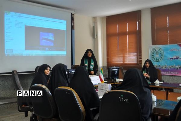 نشست صمیمی مدیر سازمان دانش‌آموزی استان اصفهان با خبرنگاران پانا‌ و اعضای مجلس دانش‌آموزی نجف آباد