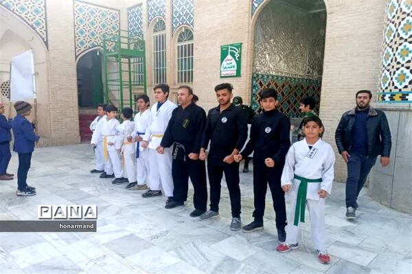اجتماع بزرگ بسیجیان شهرستان آران و بیدگل