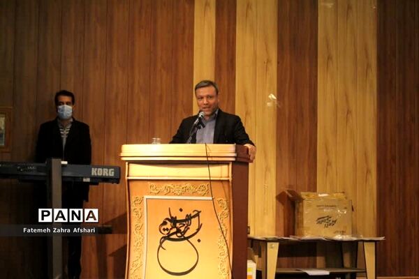 آیین تجلیل از دانش‌آموزان برتر جشنواره‌های حوزه پرورشی و آموزشی سال تحصیلی ۱۴۰۰-۱۴۰۱