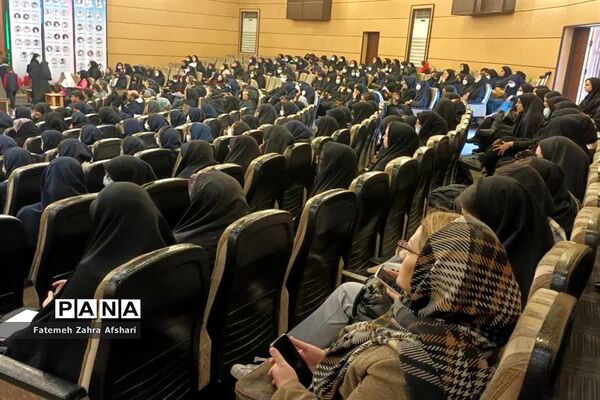 آیین تجلیل از دانش‌آموزان برتر جشنواره‌های حوزه پرورشی و آموزشی سال تحصیلی ۱۴۰۰-۱۴۰۱