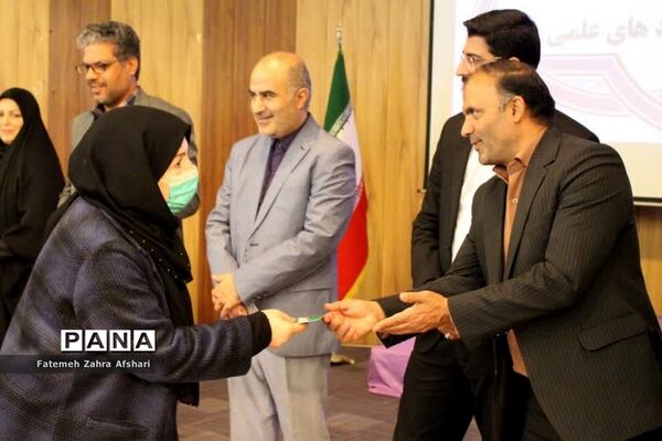 آیین تجلیل از دانش‌آموزان برتر جشنواره‌های حوزه پرورشی و آموزشی سال تحصیلی ۱۴۰۰-۱۴۰۱
