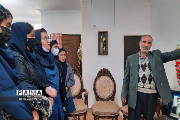 دیدار دانش‌آموزان سربندان دماوند با خانواده معظم شهید «مهدی آقامحمدی»