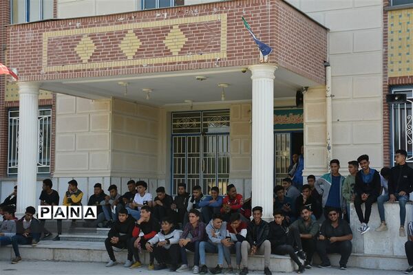 افتتاح زمین چمن مصنوعی هنرستان شهید چمران شهر گله‌دار استان فارس