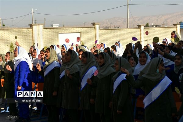 آیین افتتاحیه جشنواره سفیران سلامت در دبستان حاج اکبر صدیقی گله‌دار استان فارس