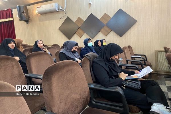 جلسه توجیهی دومین جشنواره ملی تئاتر درسی در کانون سمیه شهرری