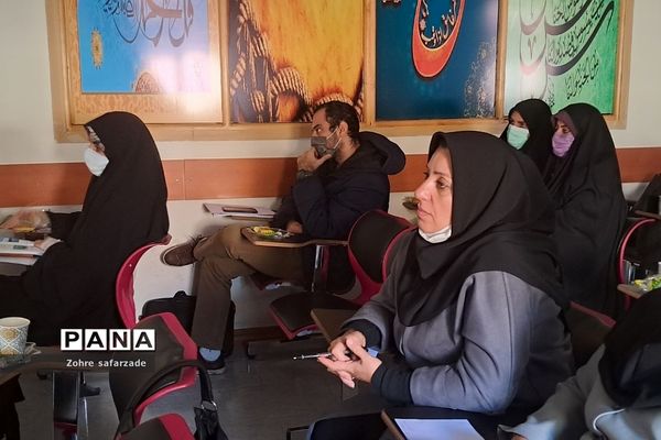 برگزاری کارگاه توانمندسازی دبیران درس تفکر و سبک زندگی در رودهن