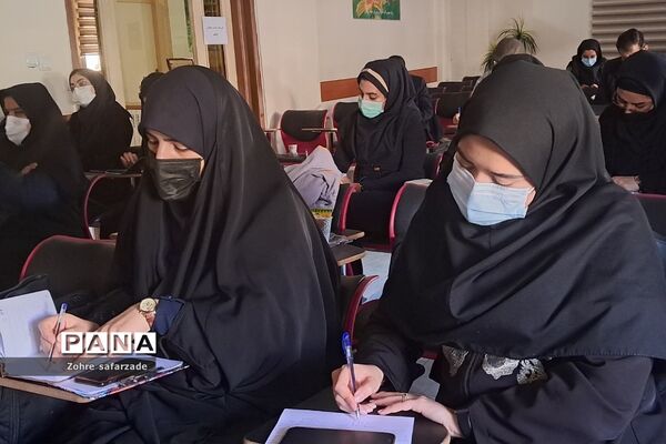 برگزاری کارگاه توانمندسازی دبیران درس تفکر و سبک زندگی در رودهن
