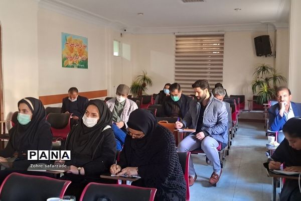 برگزاری کارگاه توانمندسازی دبیران درس تفکر و سبک زندگی در رودهن