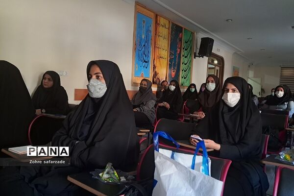برگزاری کارگاه توانمندسازی دبیران درس تفکر و سبک زندگی در رودهن