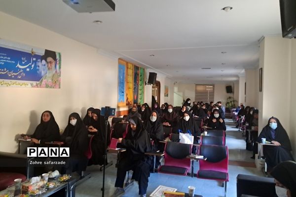 برگزاری کارگاه توانمندسازی دبیران درس تفکر و سبک زندگی در رودهن