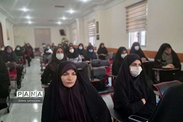 برگزاری کارگاه توانمندسازی دبیران درس تفکر و سبک زندگی در رودهن