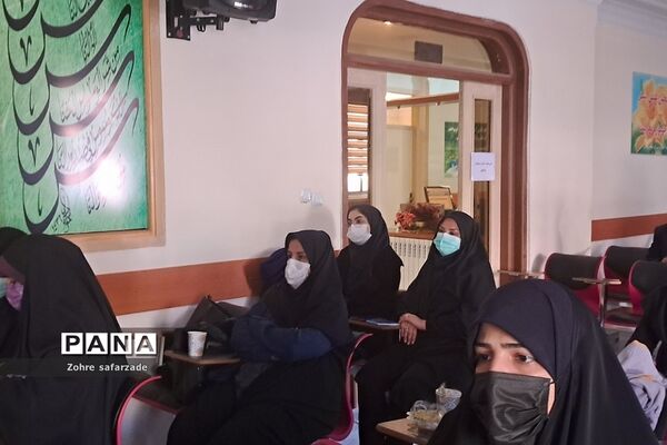 برگزاری کارگاه توانمندسازی دبیران درس تفکر و سبک زندگی در رودهن