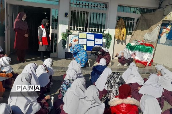 برگزاری کارگاه آموزشی آمادگی جهت اجرای مانور زلزله در دبستان حضرت زهرا(س)۱  رودهن