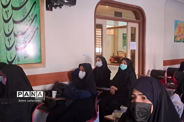 برگزاری کارگاه تجارب برتر تربیتی در حوزه کیفیت‌بخشی فعالیت‌های پرورشی در رودهن