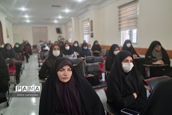 برگزاری کارگاه تجارب برتر تربیتی در حوزه کیفیت‌بخشی فعالیت‌های پرورشی در رودهن