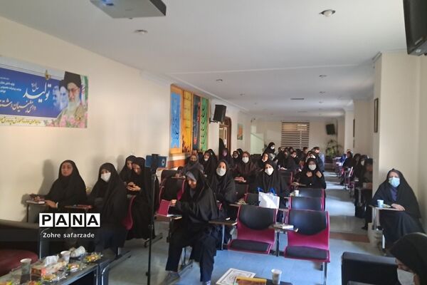 برگزاری کارگاه تجارب برتر تربیتی در حوزه کیفیت‌بخشی فعالیت‌های پرورشی در رودهن
